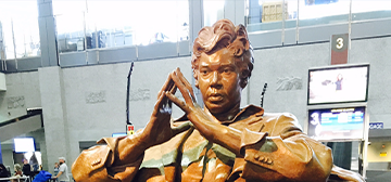 Bronze statue of Barbara Jordan seated