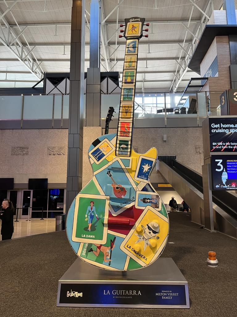Photo of La Guitarra guitar at AUS