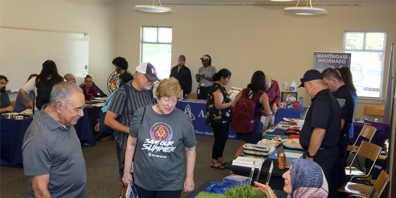 A photo showing people at an Emergency Preparedness Pop-up event.