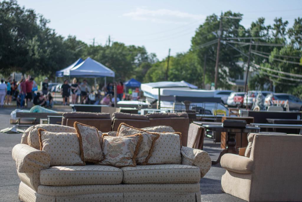 Couch sits at previous free furniture market location.