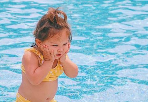 kid in swimming pool